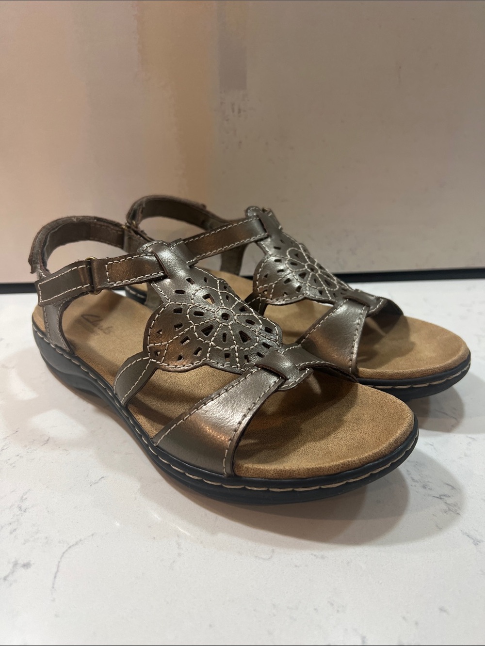 Clarks metallic leather Velcro sandals size 9